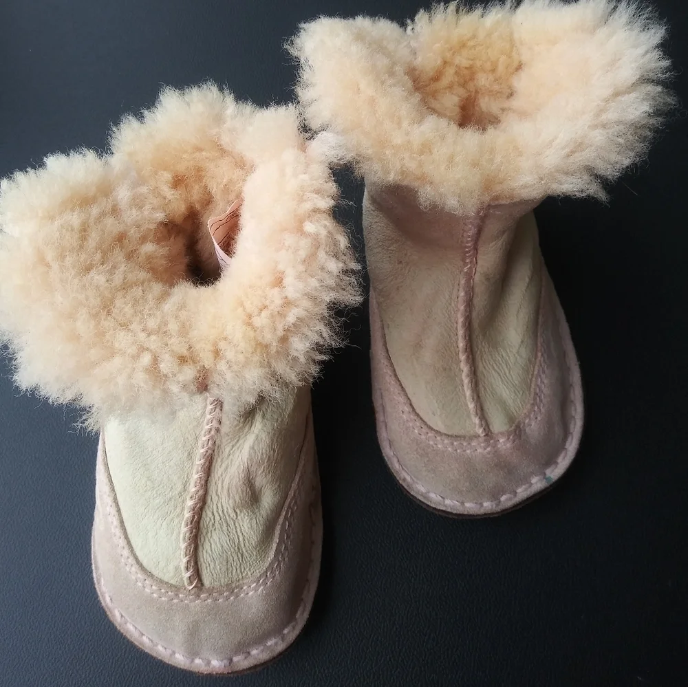 UGG Baby Girl Boot Size M